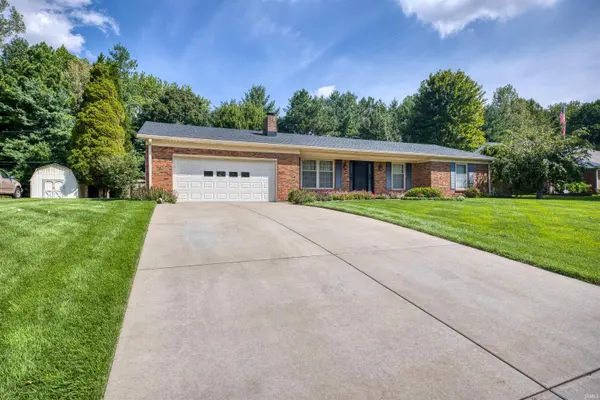8900 Woodland DR, Newburgh, IN 47630