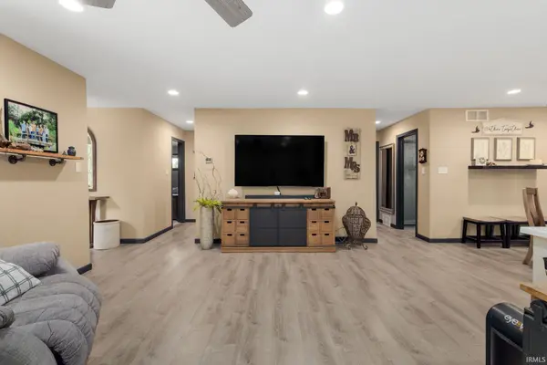 55844 Oak LN, Elkhart, IN 46514