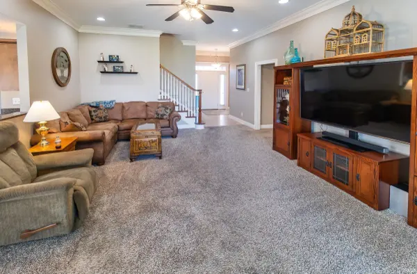 5836 Waterstone DR, Newburgh, IN 47630