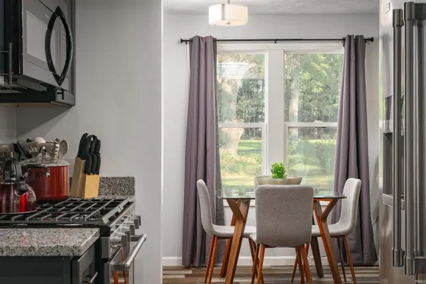 301 W Pendle ST, South Bend, IN 46637-3337