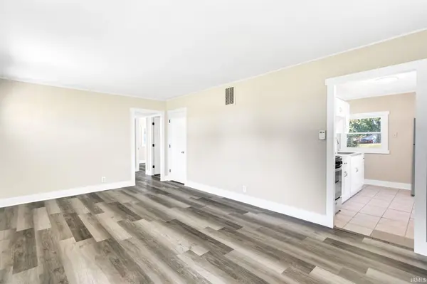 3707 Addison ST, South Bend, IN 46614-1809