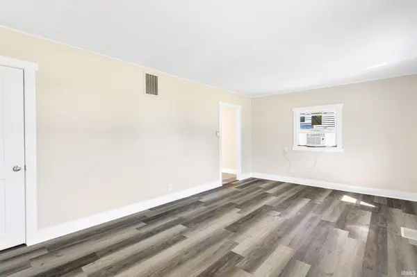 3707 Addison ST, South Bend, IN 46614-1809