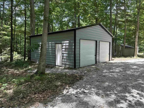 191 Schores LN, Bedford, IN 47421
