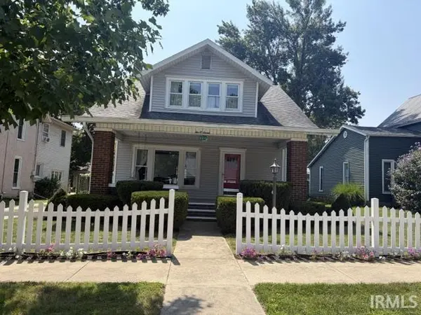 207 W Berry ST, Middlebury, IN 46540