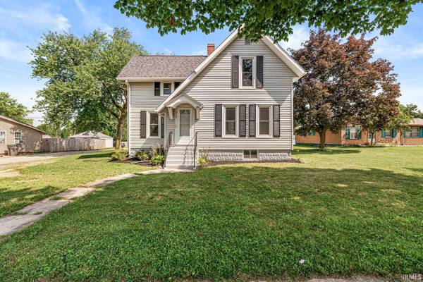 212 E Waterford ST, Wakarusa, IN 46573