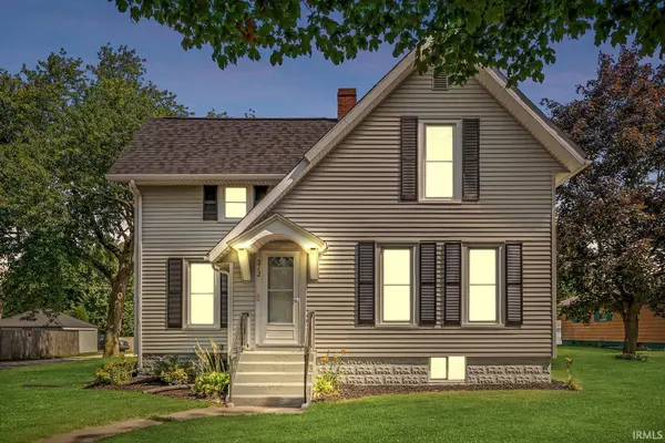 212 E Waterford ST, Wakarusa, IN 46573