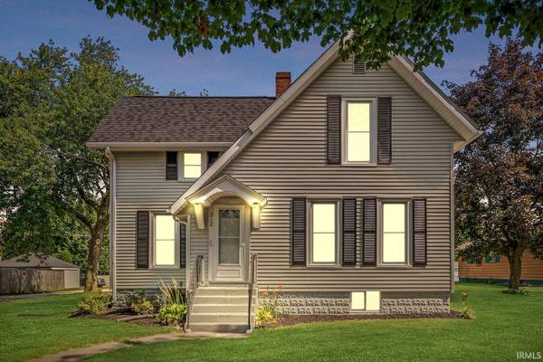 212 E Waterford ST, Wakarusa, IN 46573