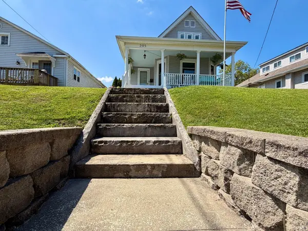 205 Lincoln AVE, Bedford, IN 47421
