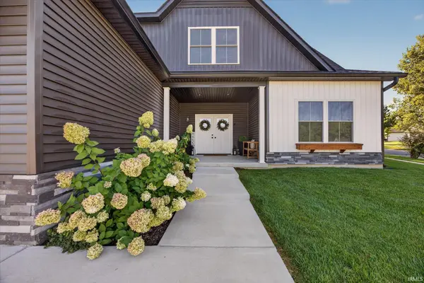 602 E Barton Woods LN, Ellettsville, IN 47429-2062