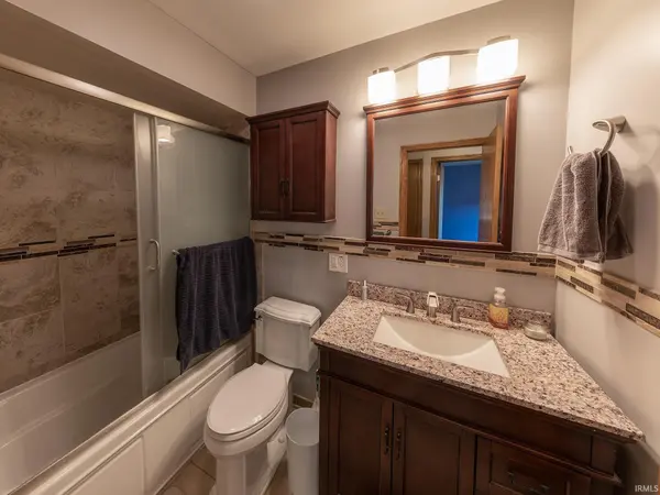 12219 Tompkins PL, Crown Point, IN 46307-8738
