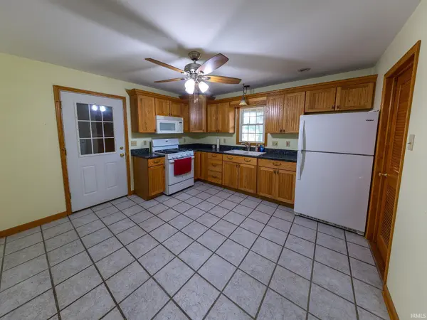 12219 Tompkins PL, Crown Point, IN 46307-8738