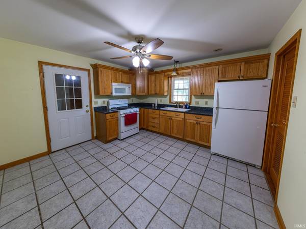 12219 Tompkins PL, Crown Point, IN 46307-8738