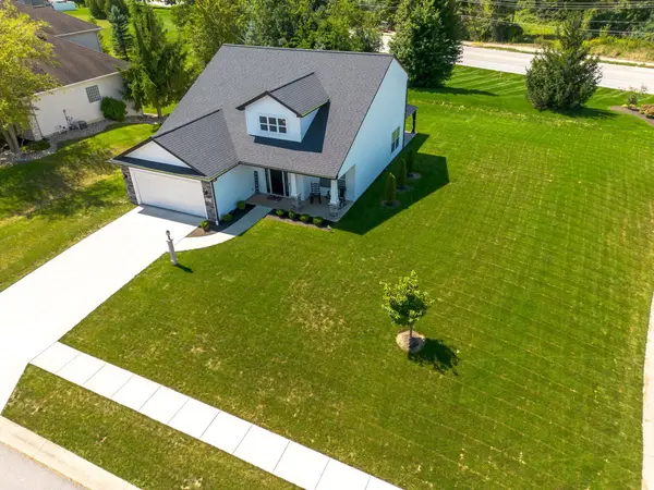 927 Clairborne DR, Fort Wayne, IN 46818-8411