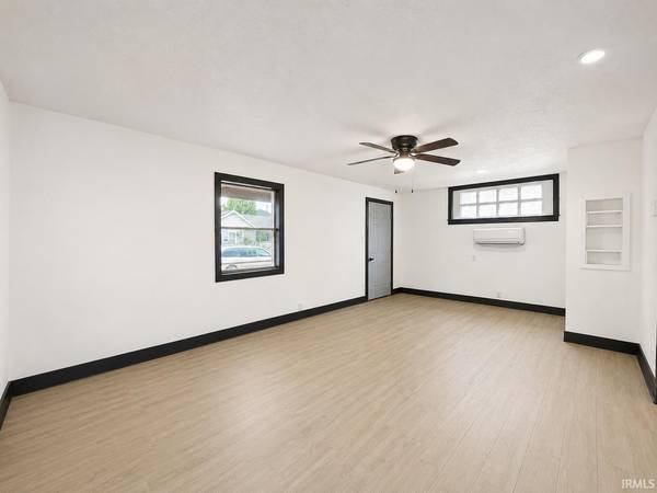 2015 McKinley ST, Anderson, IN 46016