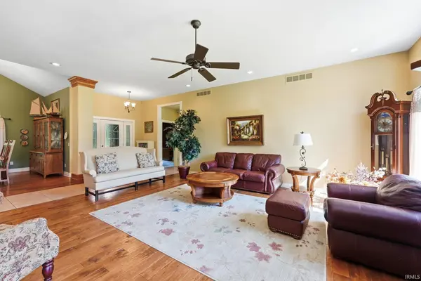 130 Peach Tree LN, Winona Lake, IN 46590