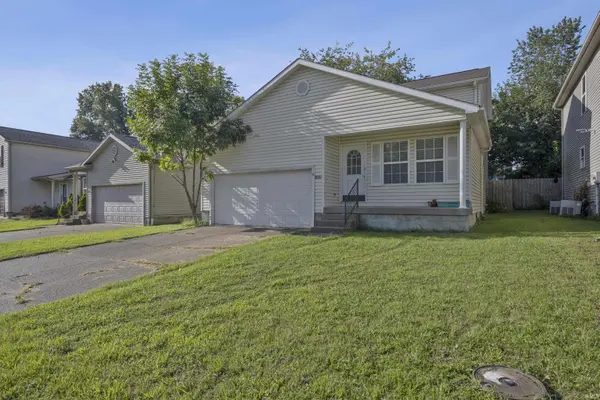 8010 Alexandra LN, Newburgh, IN 47630