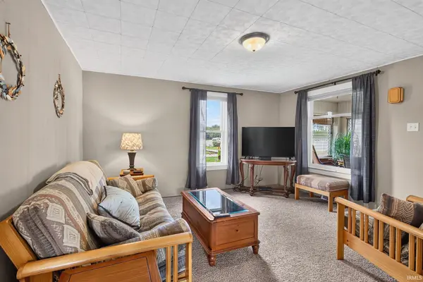 713 W Winona AVE, Warsaw, IN 46580