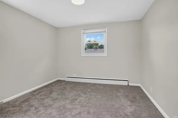 606 N Twyckenham DR, South Bend, IN 46617