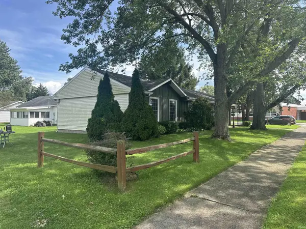 1427 Franklin ST, Rochester, IN 46975