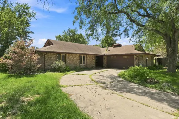 6930 Winnebago DR, Fort Wayne, IN 46815
