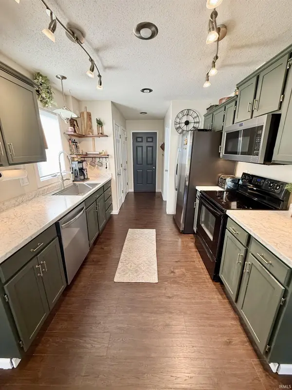 1001 Fox Orchard RUN, Fort Wayne, IN 46825