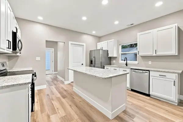 2710 N B ST, Elwood, IN 46036