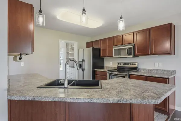 824 Ravenwillow DR, Huntertown, IN 46748