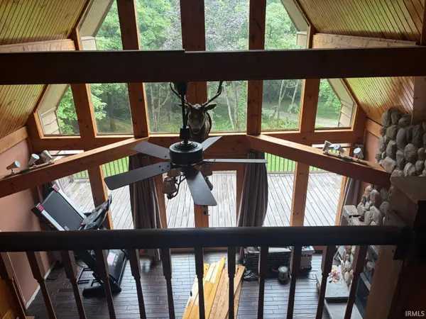 18440 12Th RD, Plymouth, IN 46563-9129