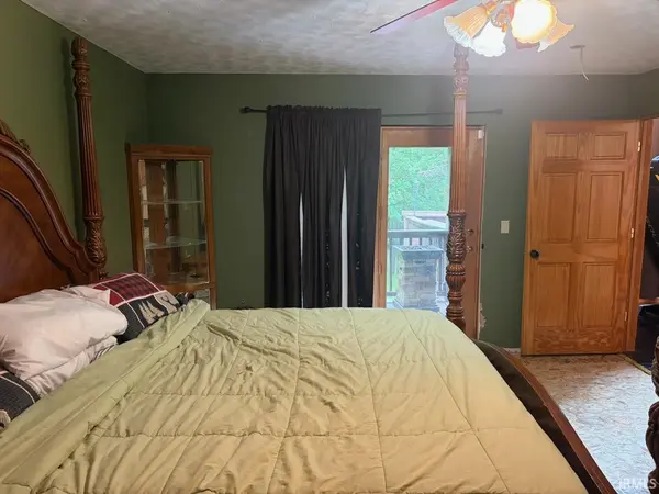 18440 12Th RD, Plymouth, IN 46563-9129