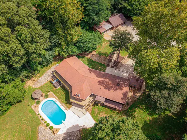5677 S Yankeetown RD, Boonville, IN 47601