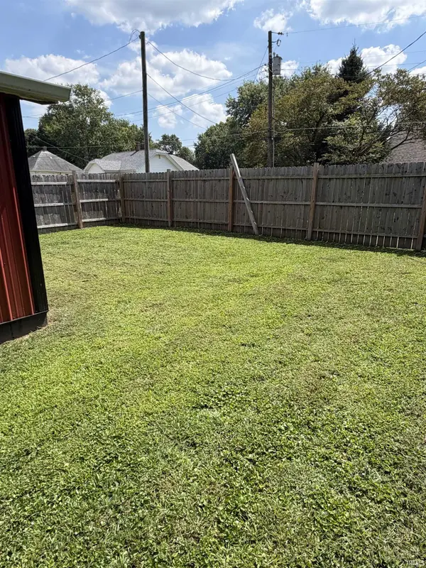 438 W Davis ST, Bloomfield, IN 47424