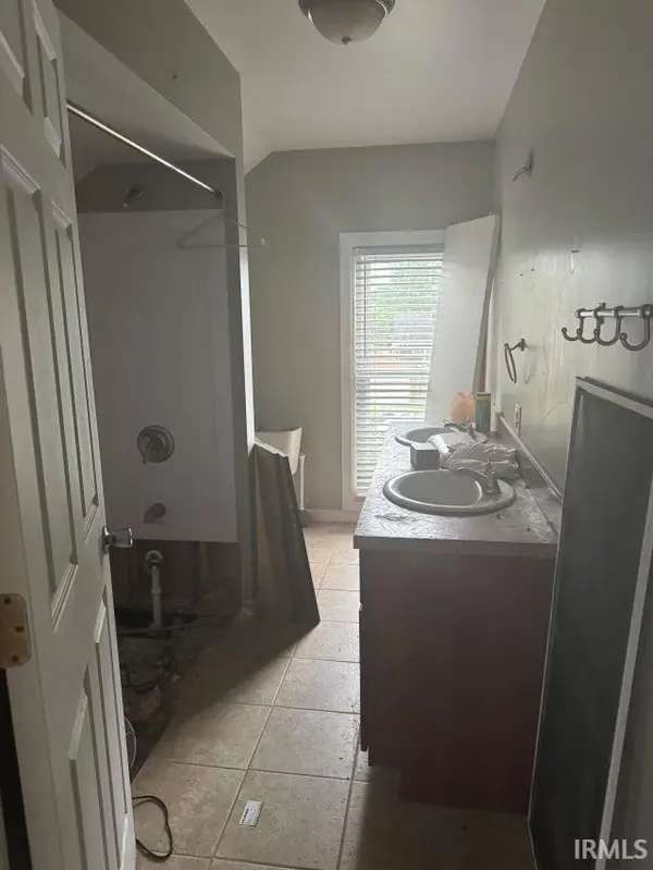 916 E Beardsley AVE, Elkhart, IN 46514-3508