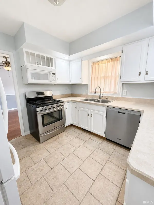 50985 Sturdy Oak LN, Granger, IN 46530