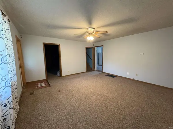 10343 E State Road 67 ***, Bicknell, IN 47512