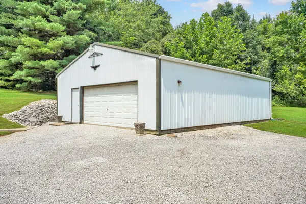2889 Avoca Eureka RD, Bedford, IN 47421