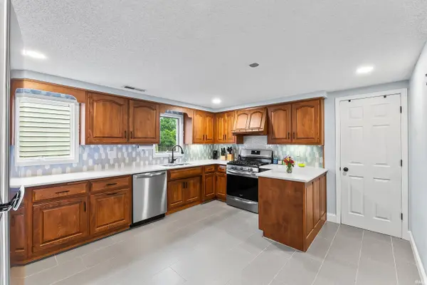 7717 Hosler RD, Leo, IN 46765