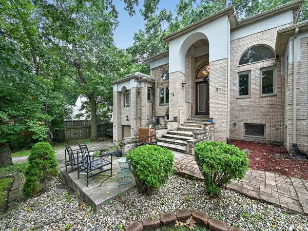 1925 Corby BLVD, South Bend, IN 46617-1862