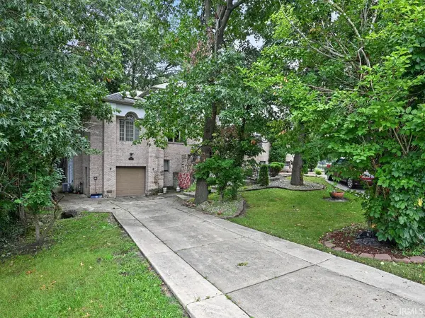 1925 Corby BLVD, South Bend, IN 46617-1862