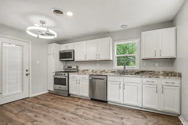 52776 Shellbark AVE, South Bend, IN 46628-4085