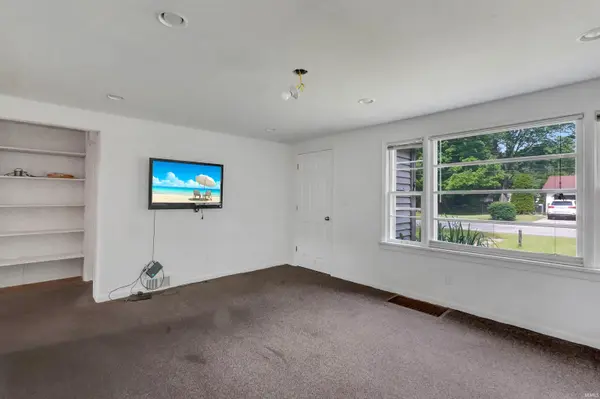 52395 Leland AVE, South Bend, IN 46637-3130