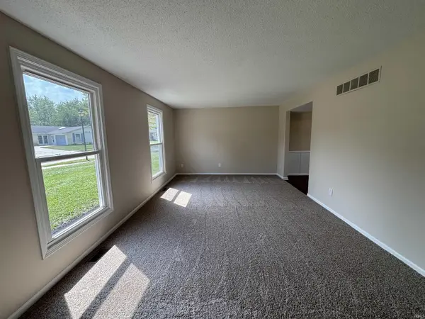 4521 Albert DR, Fort Wayne, IN 46835-3480