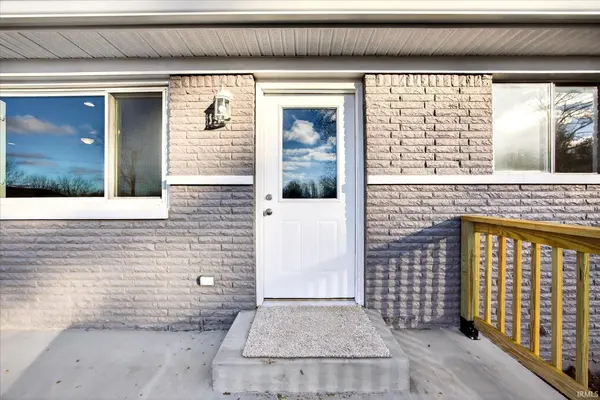 576 N Hartstrait RD, Bloomington, IN 47404-9780