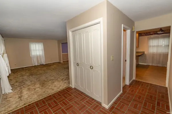 18481 Cleveland RD, South Bend, IN 46637-4549