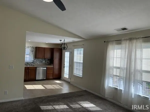 5685 River Walk CIR, Newburgh, IN 47630