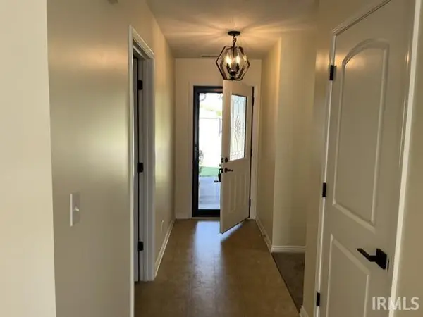 5685 River Walk CIR, Newburgh, IN 47630