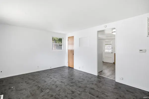 919 Dover DR, South Bend, IN 46614-2039