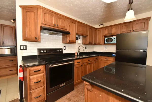 502 W Darby DR, Otterbein, IN 47970