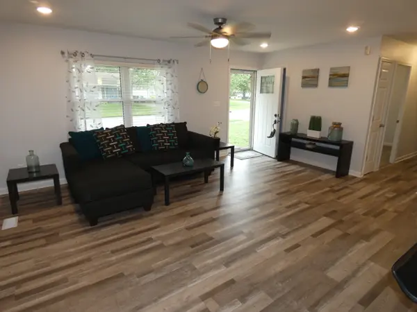 1076 Delwood DR, Mooresville, IN 46158