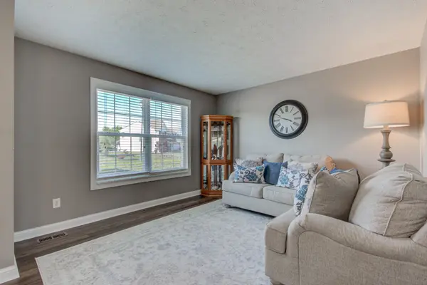 1795 Salina DR, Avon, IN 46123