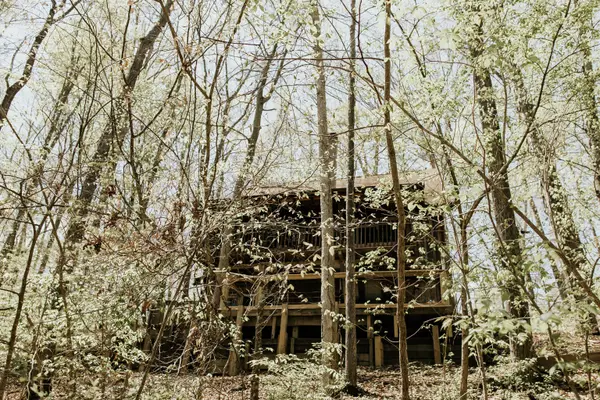 833 Helmsburg RD, Nashville, IN 47448